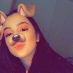 Meet your Posher, Manuela